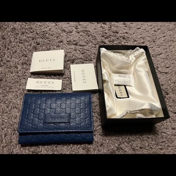 Authentic Gucci Blue Monogram Wallet. - Picture 3 of 6